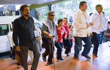 (AFP)  Delegación de las FARC llega al hotel donde se realizan las conversaciones