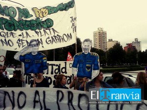 Organizaciones rechazan a las afueras de la Municipalidad de La Plata el Protocolo Antipiquete