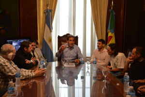 La Municipalidad de La Plata convocó a taxistas y remiseros para resolver la problemática de ‘Uber’ en la Ciudad