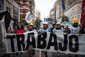 Barrios de Pie en la caminata a La Plata por Trabajo y para pedir la declaración de la Emergencia Social.