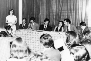  Patricia Coto con los poetas César Cantoni, Atilio Chiesa, Abel Robino, etc., en 1978.