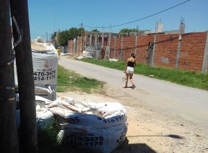 Vecinos de Hernández se movilizan por la falta de agua.