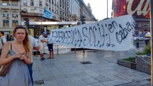 Barrios de Pie organiza Ollas Populares en pleno centro de Buenos Aires.